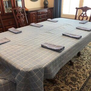 Tablecloth + napkins + placemats  106"x56"